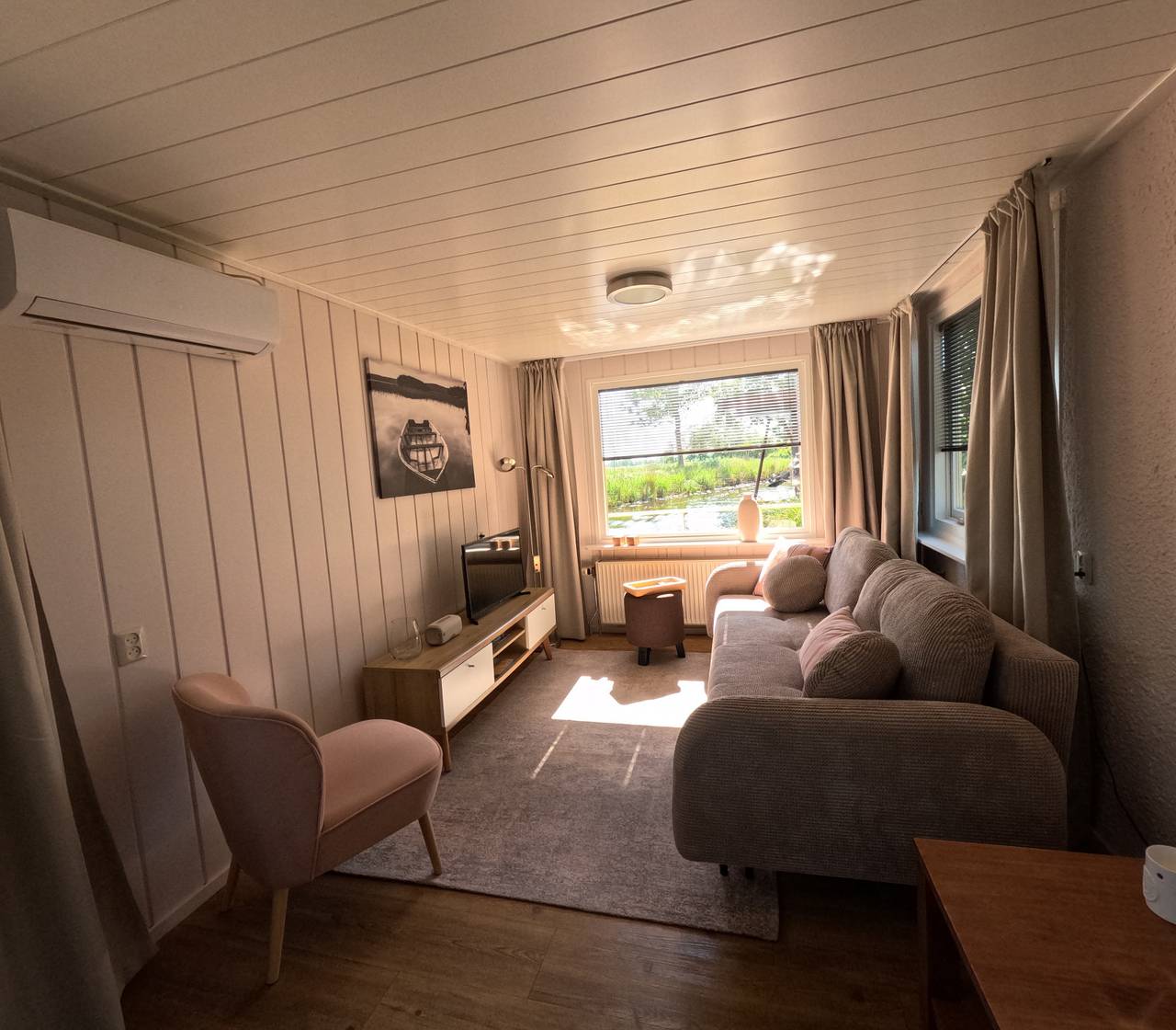 Prachtig gelegen 2-persoons woonboot in Giethoorn met uitzicht op de Weerribben-Wieden in Giethoorn, Nationaal Park Weerribben-Wieden