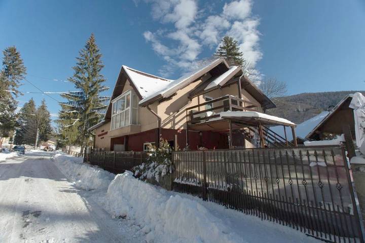 Gîte pour 2 personnes, avec terrasse et jacuzzi à Sinaia
