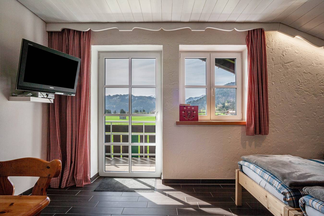 Entire studio, Studio Apartment 'Appartement Braun 1' with Mountain View, Balcony and Wi-Fi in Bolsterlang, Bavarian Swabia