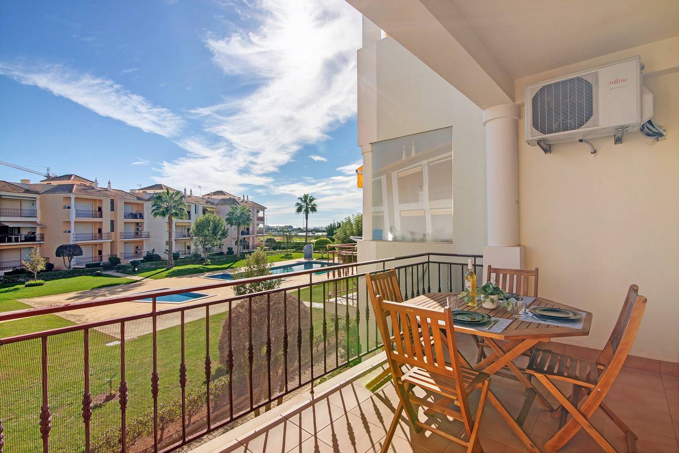Ολόκληρο το διαμέρισμα, Apartment 'Cosy with Pool 1' with Shared Pool, Wi-Fi and Air Conditioning in Quarteira, Faro District