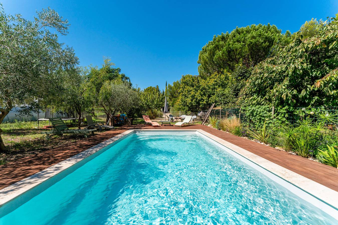 Estudio entero, Estudio 'Le Petit Mas Des Pins' con piscina compartida, Wi-Fi y aire acondicionado in Eygalières, Region de Arles