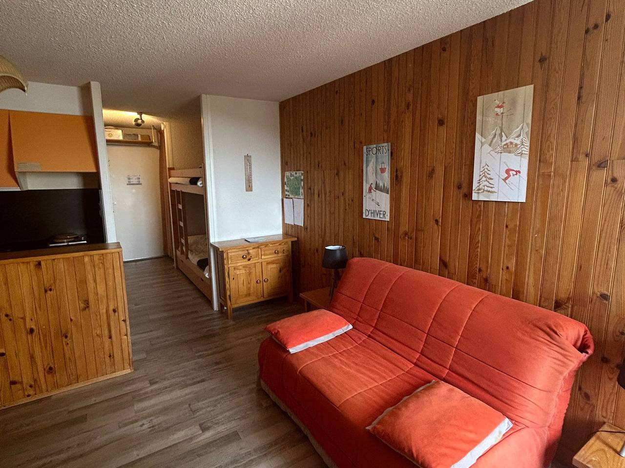 Entire studio, Studio at the slopes with parking in Super Besse in Super Besse, Besse-et-Saint-Anastaise
