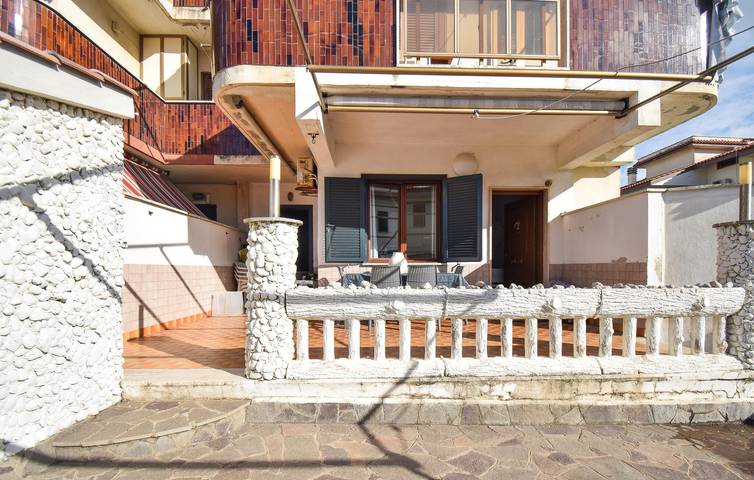 Appartamento intero, Accogliente appartamento con terrazza e barbecue, a 400 m dalla spiaggia e a 300 m dal ristorante Calypso. in Ardea, Provincia di Roma