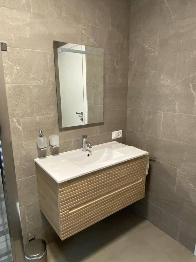 Location de vacances pour 8 personnes, avec vue sur le lac ainsi que balcon et vue dans Riva San Vitale - 3