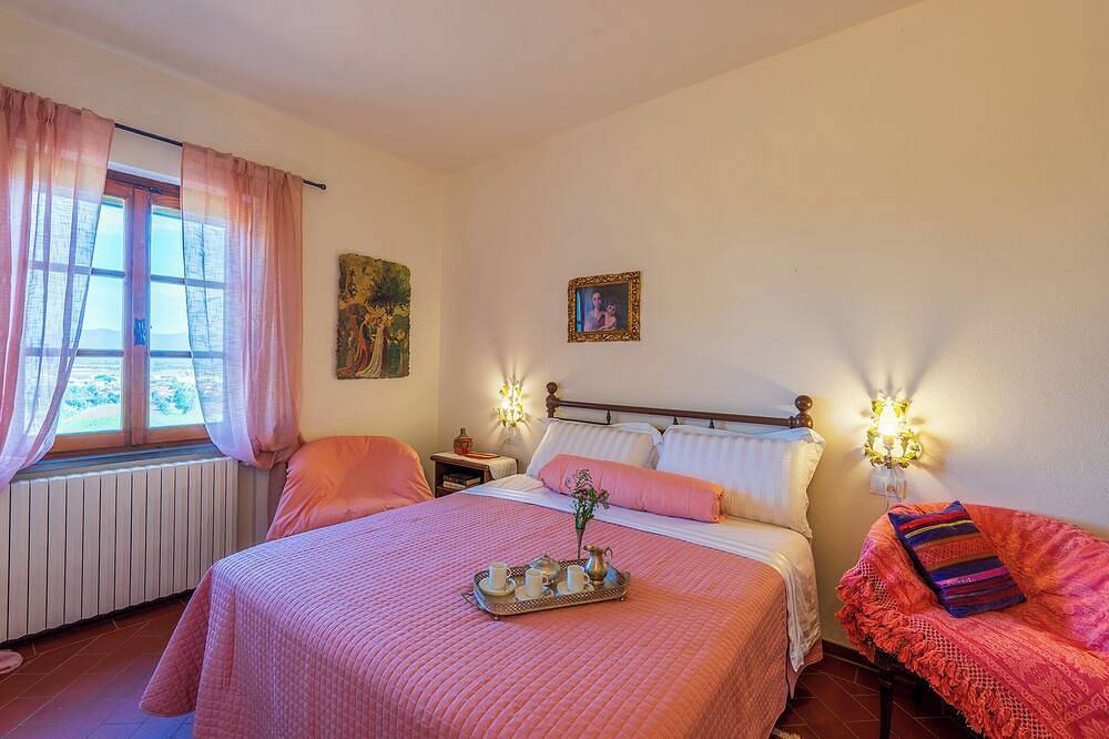 The Fig Tree and The Owl in Marciano della Chiana, Arezzo Provinz