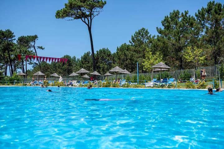 Location de vacances pour 2 personnes, avec piscine et terrasse ainsi que bassin pour enfant et jardin dans São Pedro de Moel - 4