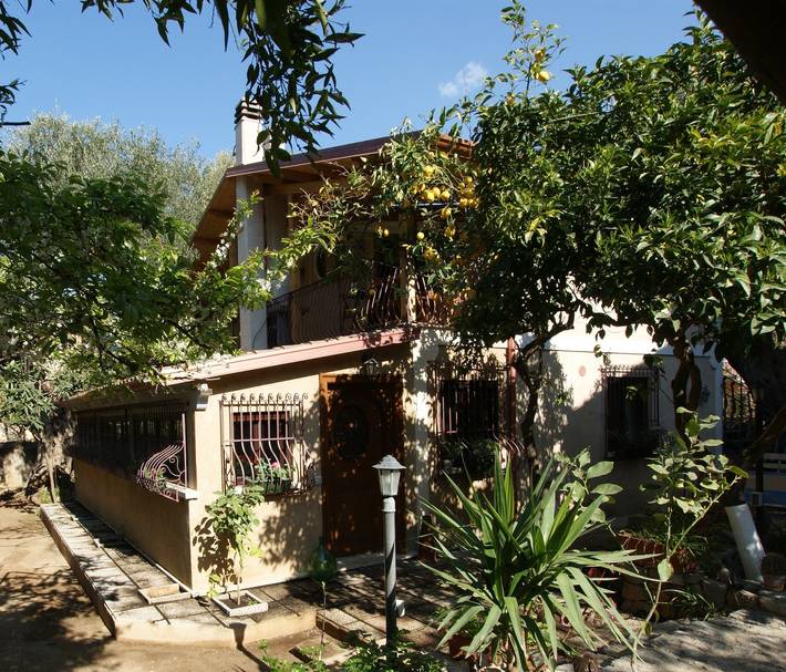 Rustico per 5 persone, con Terrazza e Giardino in Italia