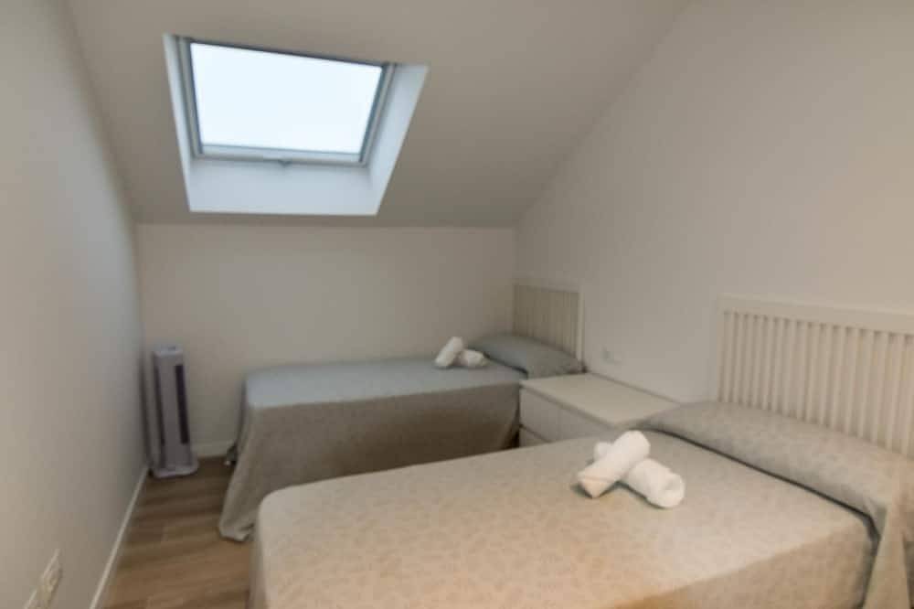 Apartamento entero, Ático de ensueño con piscina, mini golf y parque infantil a minutos de la playa in Loredo, Ribamontán al Mar