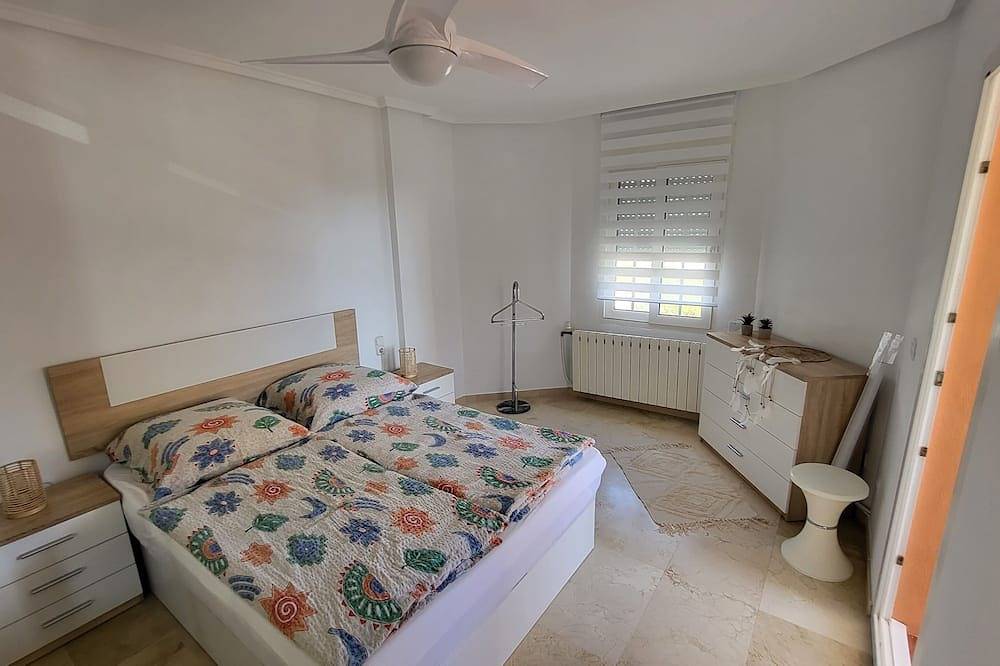 Modernes Ferienhaus mit Golfplatzblick – renoviert 2024 in Brisas y Golf, Orihuela