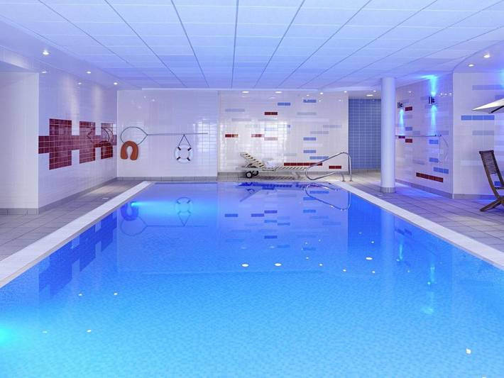Holiday rental for 4 people, with pool and sauna as well as garden in Milton Keynes