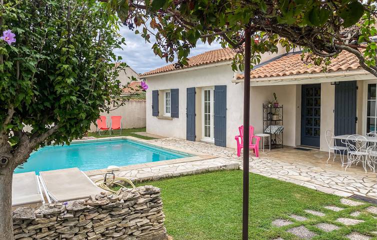 Location de vacances pour 5 personnes, avec piscine et terrasse à Les Angles (Gard)