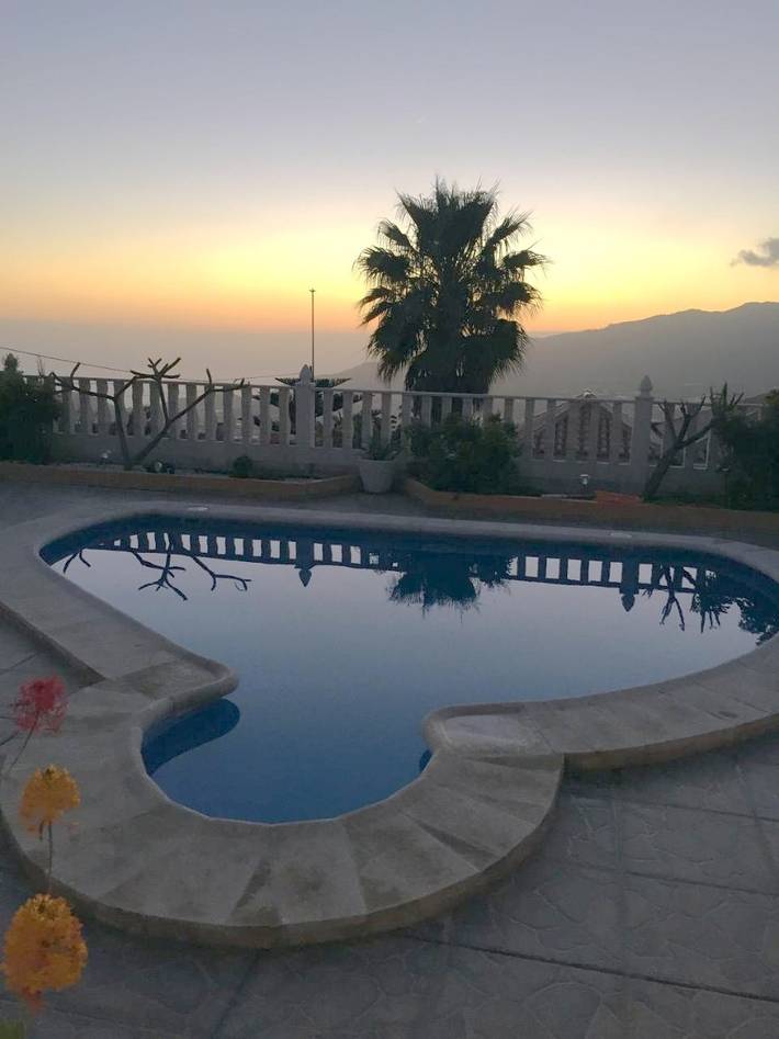 Apartamento para 4 personas, con Balcón y Terraza además de Jardín y Piscina en El Paso