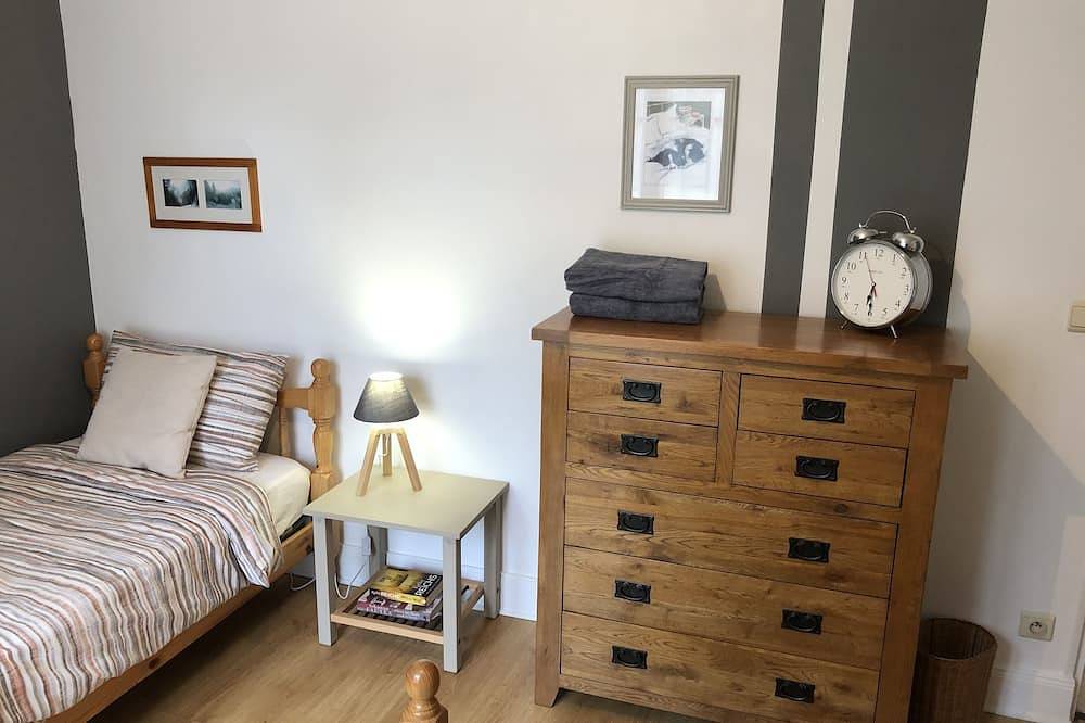 Jacques Gite and Walnut Tree Farm Sleeps 4 in Saint-Cybranet, Périgord Noir