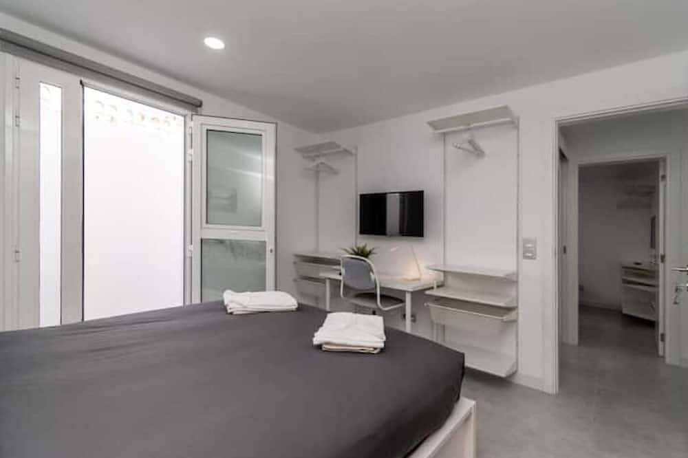 Apartamento con Piscina Comunitaria y Terraza Independiente in Chayofa, Arona