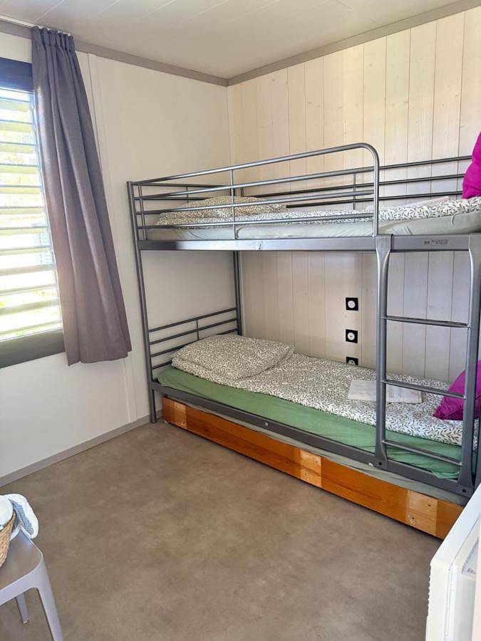 Parc de vacances pour 4 personnes, avec jardin ainsi que vue et piscine à Saubrigues - 3