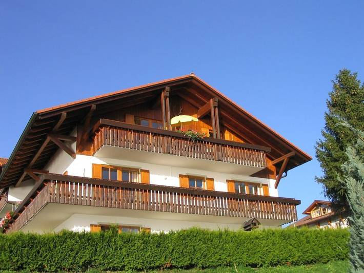 Ferienhaus für 2 Personen, mit Balkon und Seeblick in Rieden