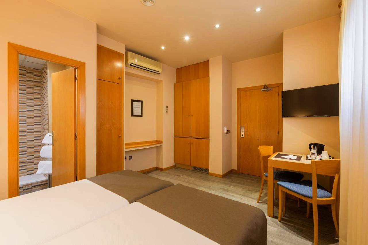 Apartamentos Dv in District de Sants-Montjuïc, Barcelone