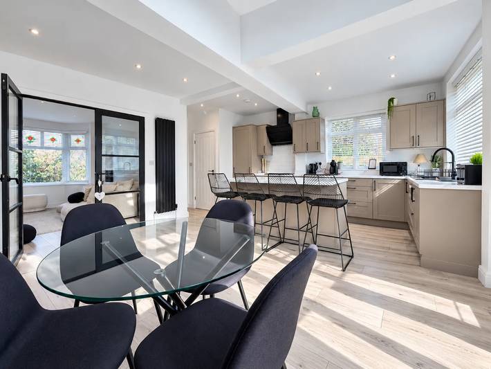 Family Home | Free Secure Parking | Pets Allowed - Pass the Keys in Gran Mánchester