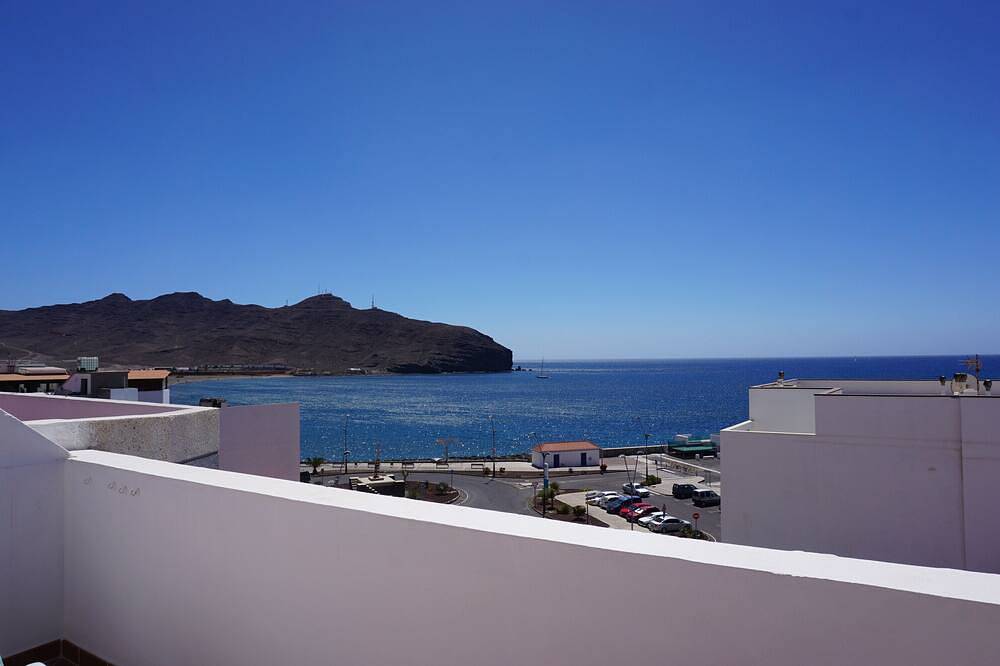Apartamento entero, Apartamento con terraza, vistas al mar, junto a la playa, Wifi gratis y Tv Sa in Playa de Gran Tarajal, Gran Tarajal