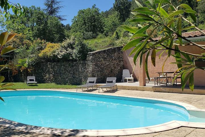 Location de vacances pour 12 personnes, avec jardin et piscine à Saint-Paul-le-Jeune