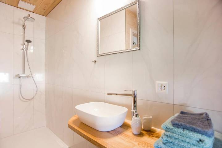 Maison d’hôte pour 2 personnes, avec jacuzzi ainsi que piscine et jardin dans Canton du Jura - 4