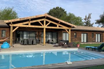 Location de vacances pour 7 personnes, avec jardin et terrasse à Saint-Michel-Escalus