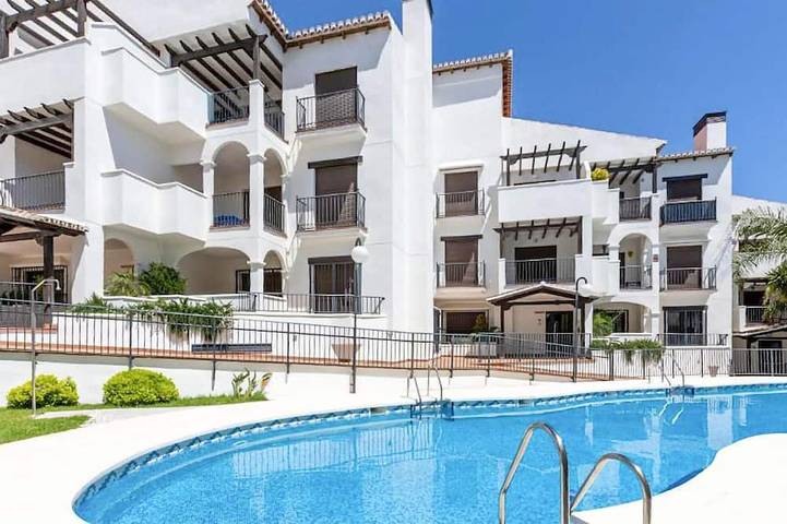 Ferienwohnung für 4 Personen, mit Balkon und Pool - 1