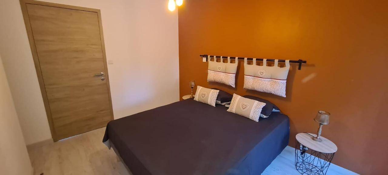 Double Room with Private Bathroom in Merle-Leignec, Montbrison
