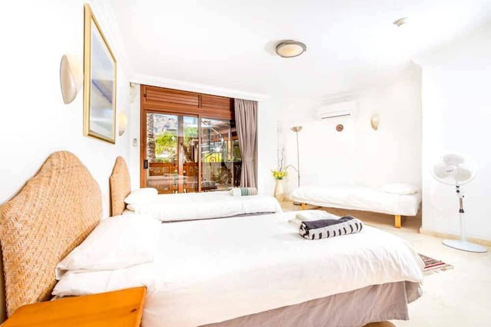Anfi Tauro, Private Pool, Hot Tub in pretty garden in Pueblo de Tauro, South Gran Canaria