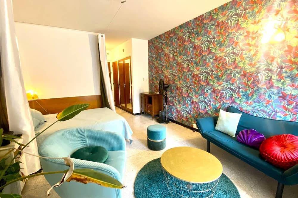 Entire apartment, Studio With Loggia A Few Meters From The Town Center And The Thermal Center in Vernet-les-Bains, Parc naturel régional des Pyrénées catalanes