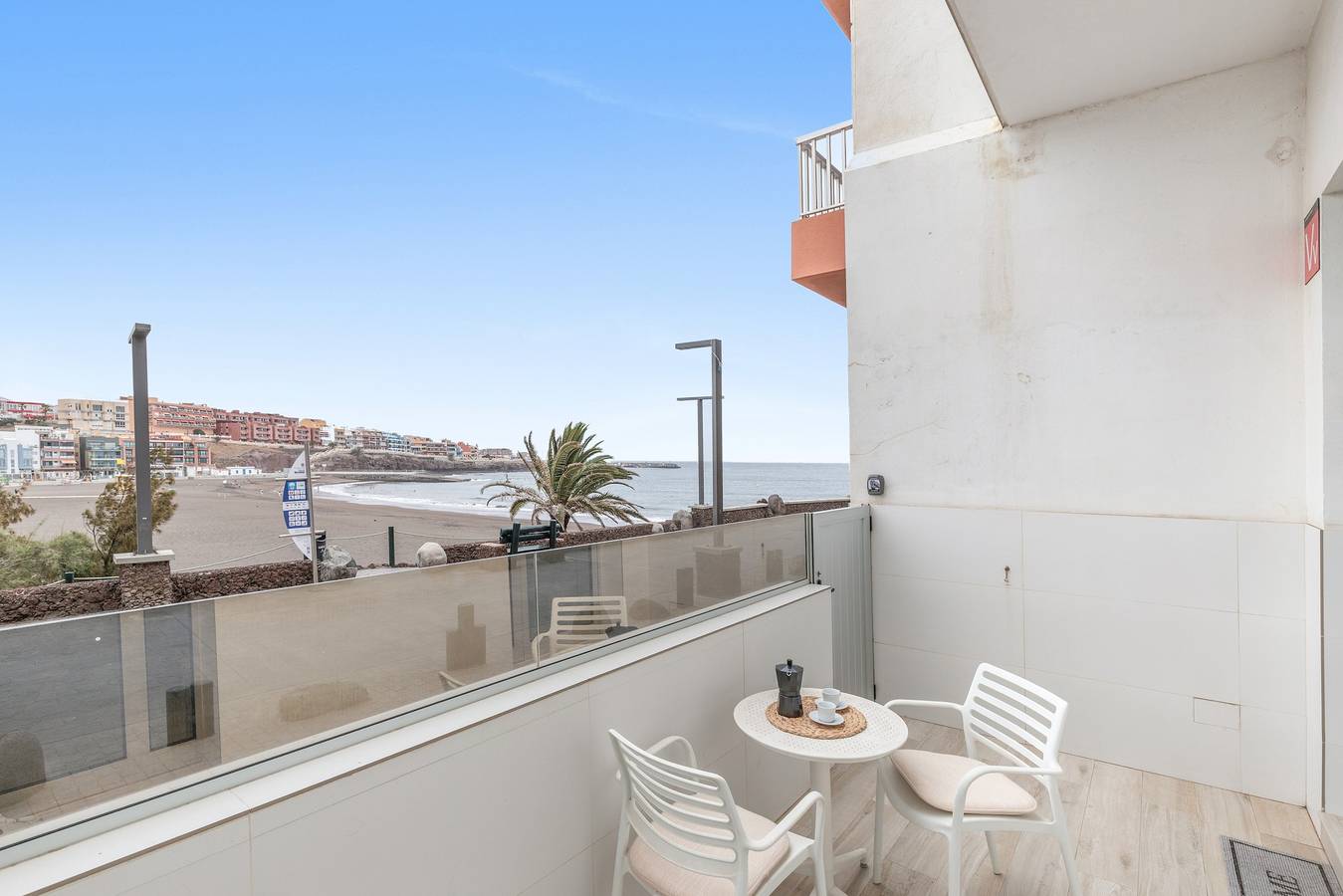 Apartamento entero, Vistasmelenara 1 by Canariapartment con vistas al mar, terraza privada y Wi-Fi in Melenara, Telde
