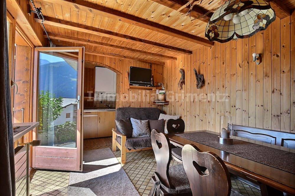 Entire apartment, Comfortable flat for 3 to 4 people, living room, kitchen area, 1 double bedroom (140), 1 2-bedroom, in Grimentz, Anniviers