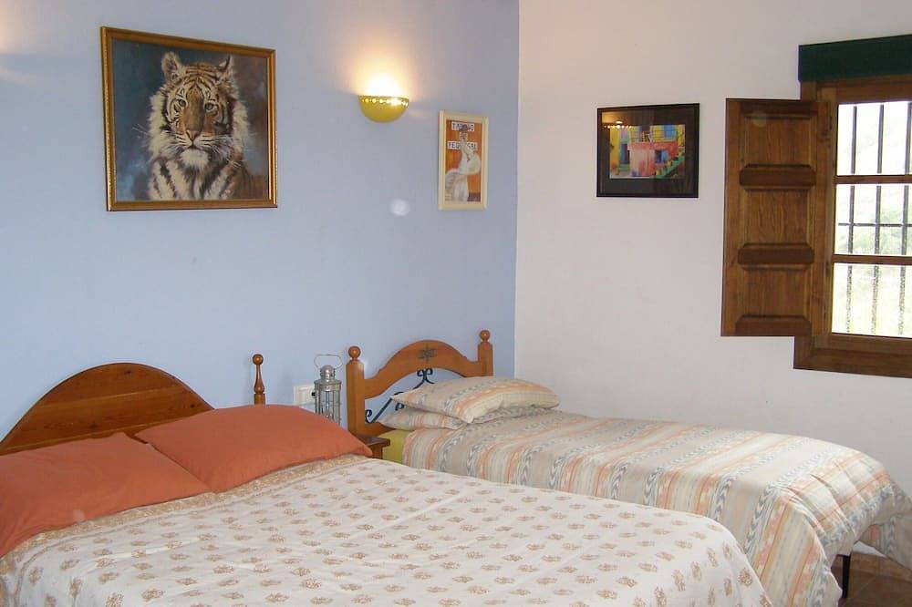 Villa privada con piscina, 8x4, para 10, 4 dormitorios,  wifi, vistas, parking! in Comares, Provincia de Málaga