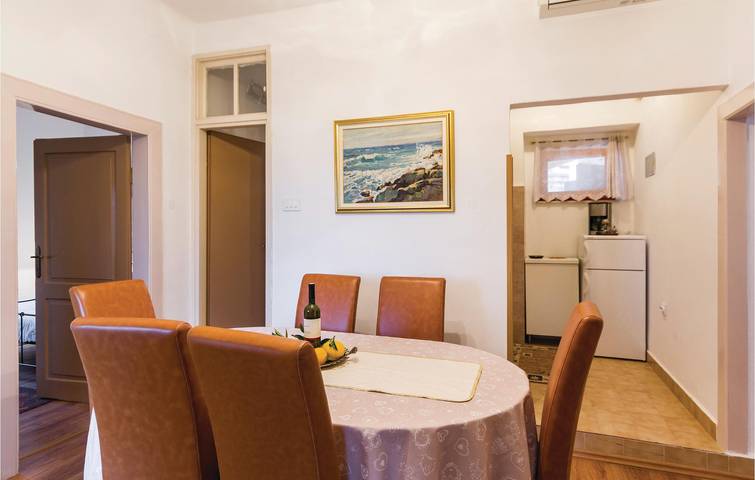 Ganze Ferienwohnung, Gemütliche 2-Zimmer-Wohnung mit Terrasse, 1,5 km zum Strand in Lijom, Banjole