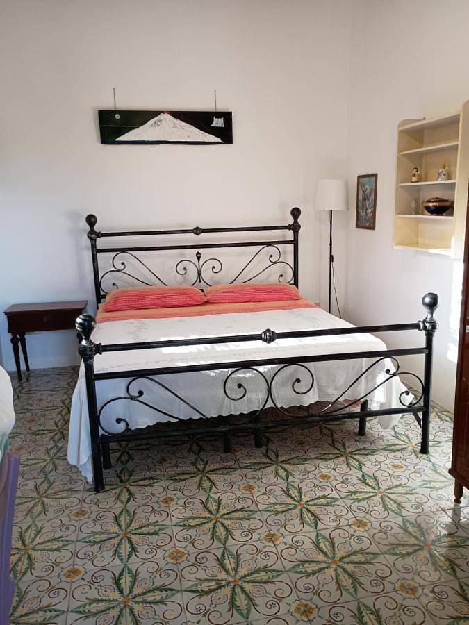 Gîte pour 2 personnes, avec terrasse ainsi que vue et jardin dans Stromboli - 2