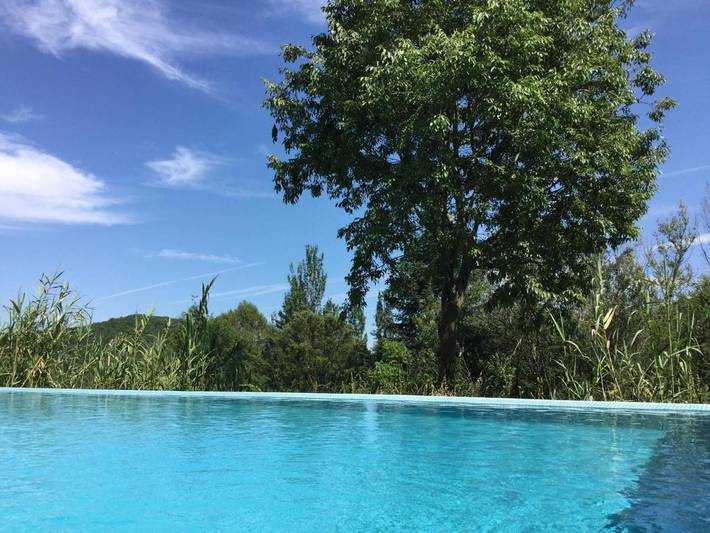 Location de vacances pour 3 personnes, avec vue ainsi que jardin et piscine, animaux acceptés à Santa Pau