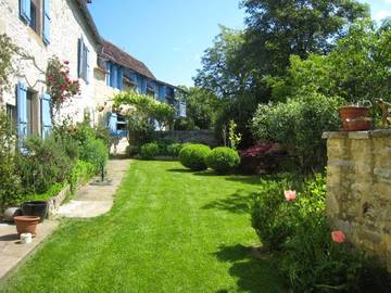 Gîte pour 6 personnes, avec jardin ainsi que terrasse et piscine à Lissac-et-Mouret