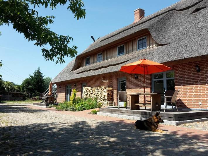 Ferienwohnung für 6 Personen, mit Terrasse und Garten in Malchin