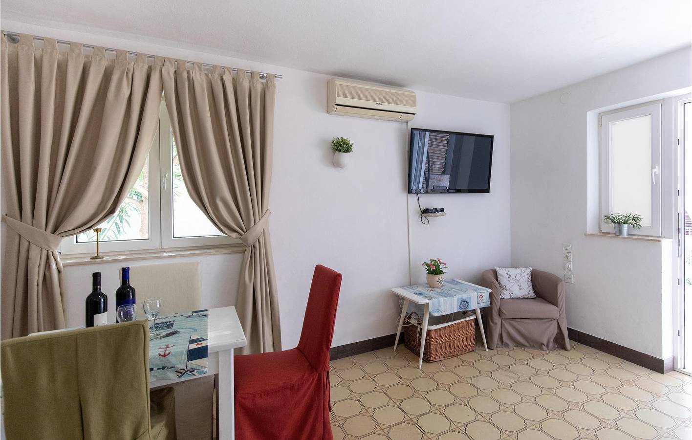 Entire holiday apartment, Holiday apartment for 4 people with terrace in Klek, Dubrovnik-Neretva