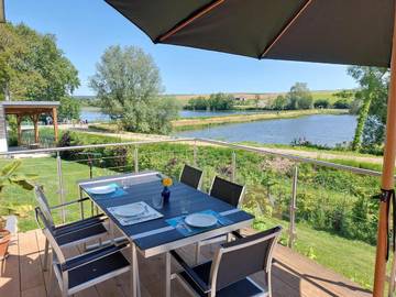 Chambre d’hôte pour 2 personnes, avec vue sur le lac ainsi que vue et jardin dans les Ardennes