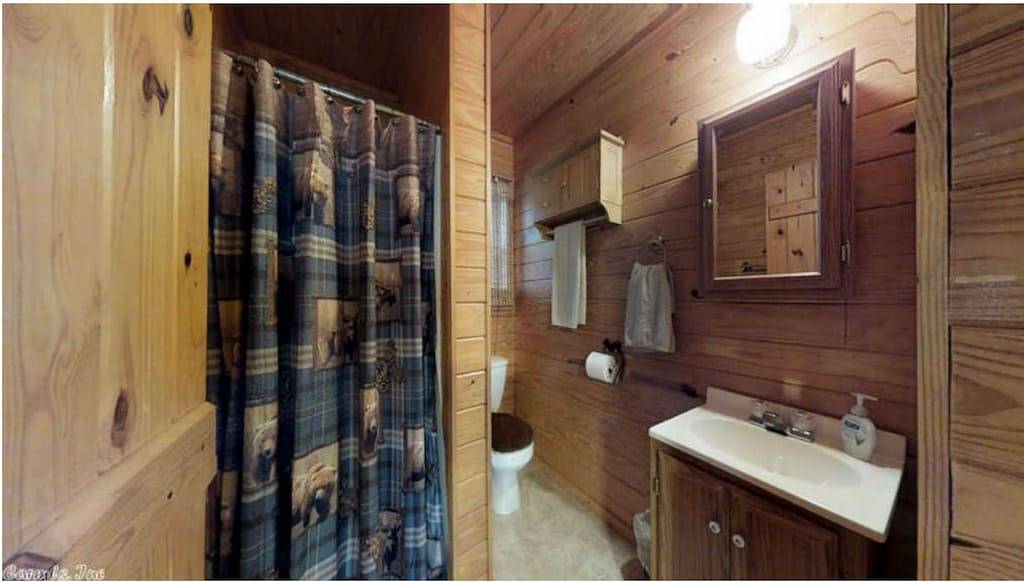 Gemütliche Hütte auf dem Wasser !!! in Lake Ouachita