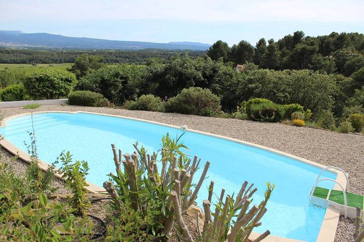 Location de vacances pour 12 personnes, avec jacuzzi ainsi que jardin et balcon à Puyloubier