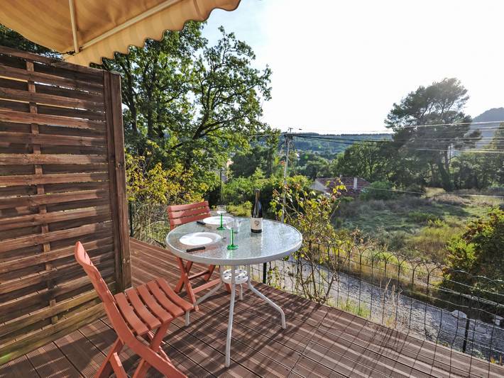 Location de vacances pour 2 personnes, avec jardin ainsi que vue et terrasse à Gardanne
