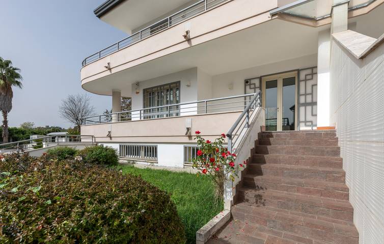 Modern Apartment with Parking, Pool & AC near Caserta City Center in Caserta, Caserta Province