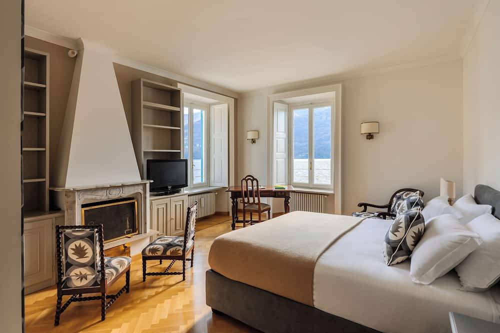 La Casa - Spacious apartment in historic villa with private lake access in Carate Urio, Comosjøen