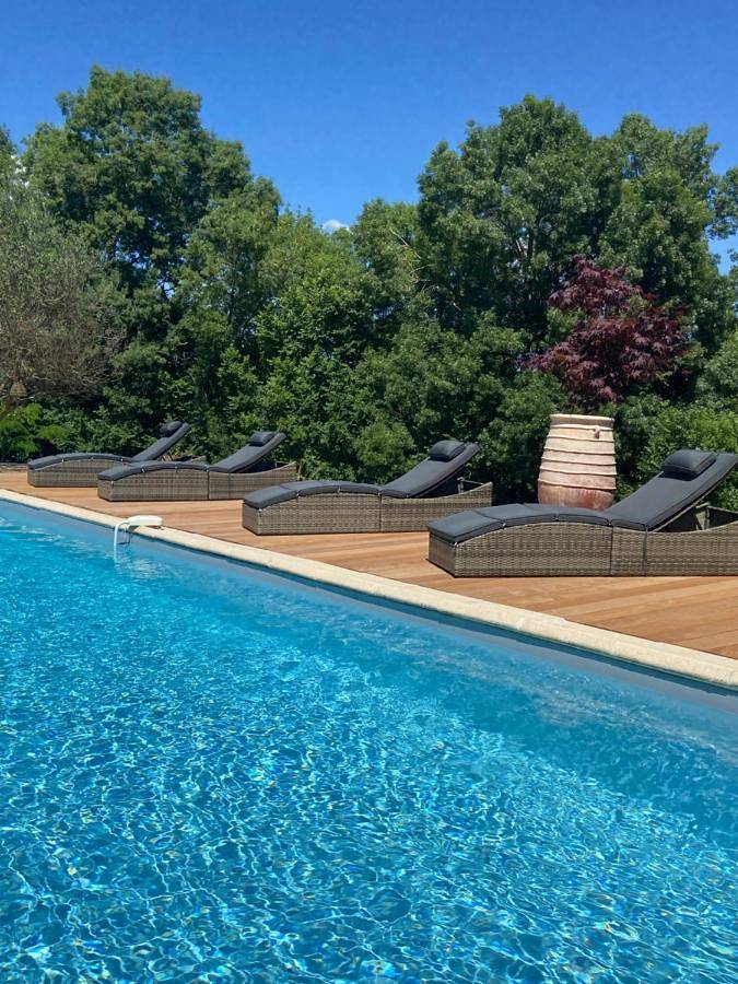 Location de vacances pour 2 personnes, avec Terrasse et Jardin ainsi que Piscine et Vue à Le Verdier - 2