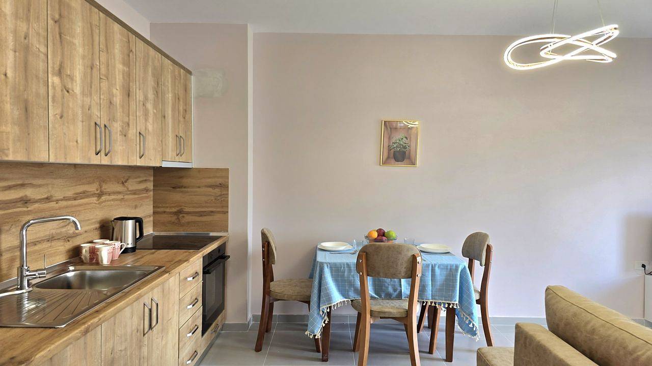 Appartamento intero, Appartamento vacanze per 4 persone con balcone in Golem, Albania