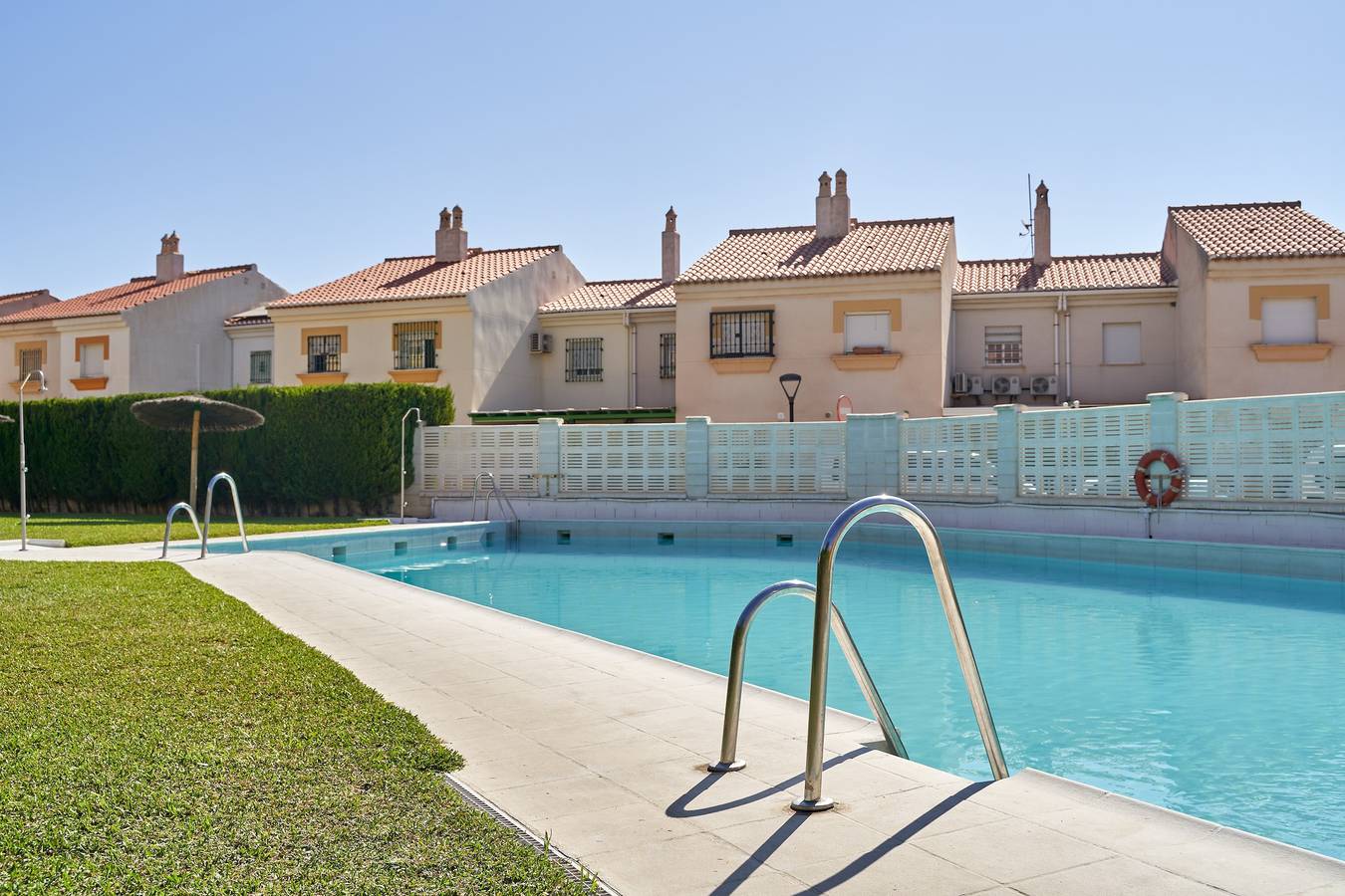 Casa de vacaciones 'Del Mar Salobreña' con piscina compartida, terraza privada y jardín compartido in Salobreña, Costa Tropical