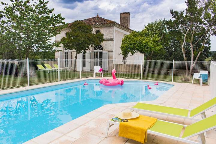 Gîte pour 6 personnes, avec Jardin et Piscine à Barbaste