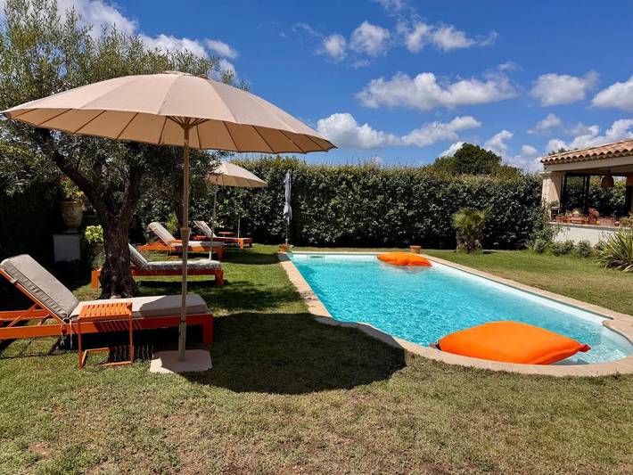 Location de vacances pour 2 personnes, avec jardin et terrasse ainsi que vue et piscine à Plan-d'Orgon - 2